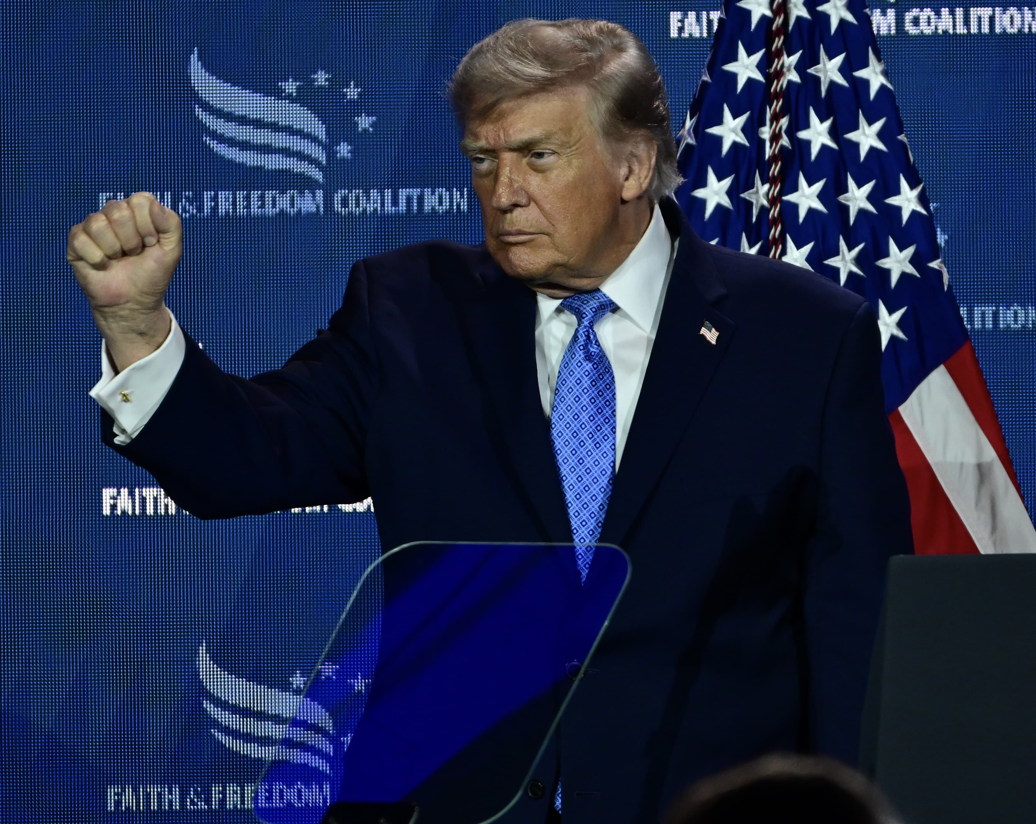 ABD Başkanı Trump'ın mal varlığı açıklandı: Binlerce kalemde finansal varlığı bulunuyor