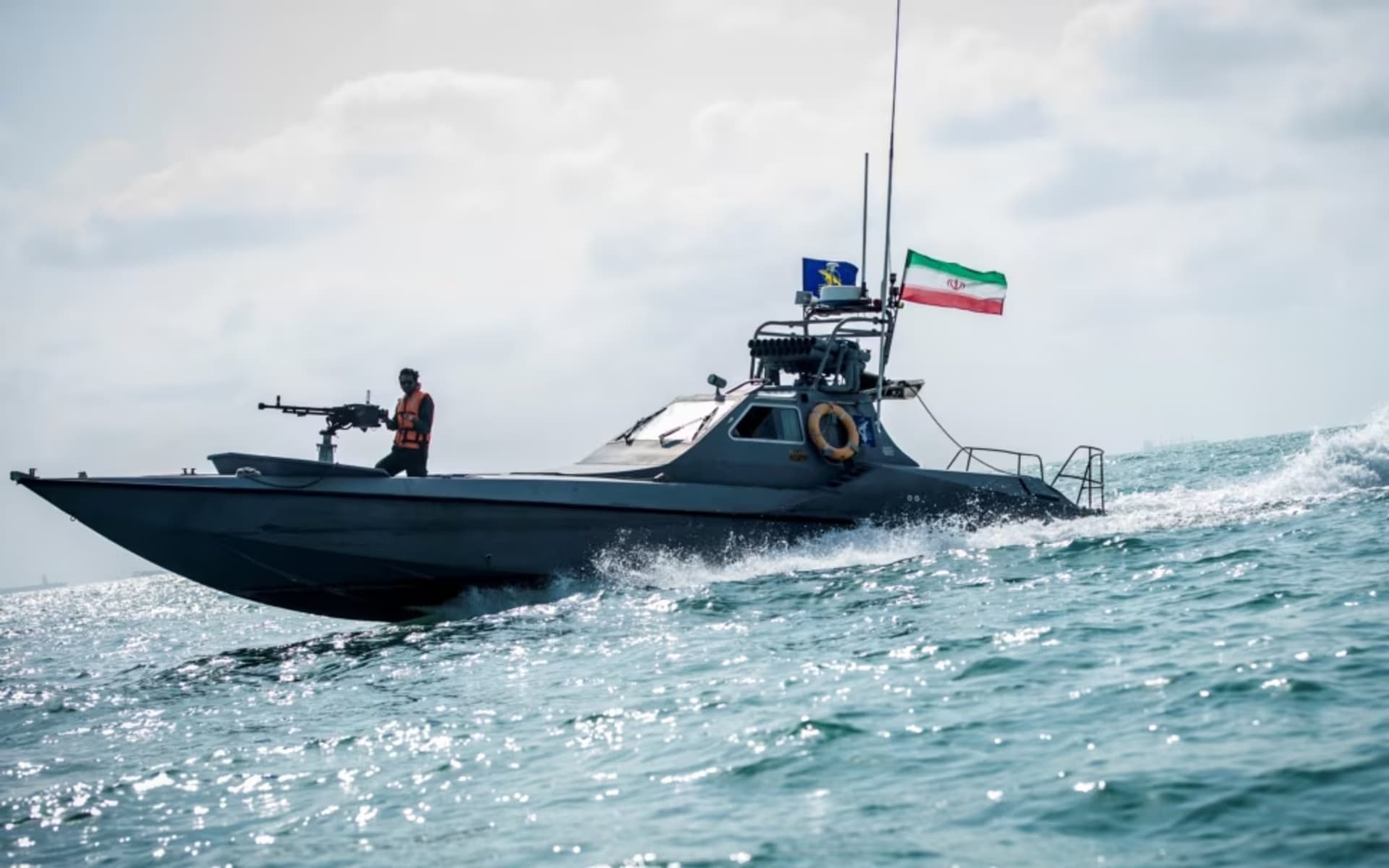 رووداوبەلەمێکی شەڕکەری سوپای پاسداران لە کەنداوی فارس. وێنە: Reuters