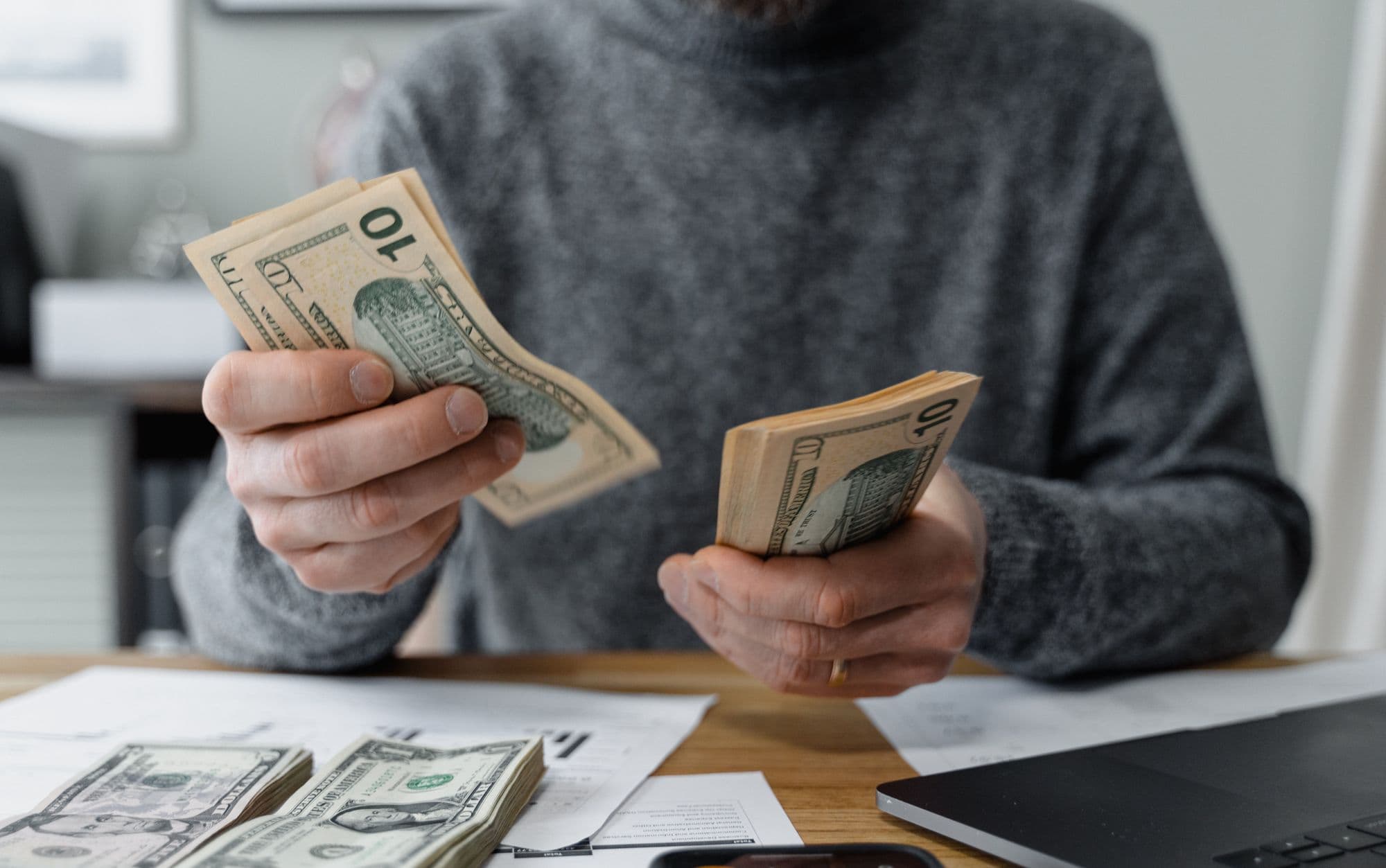 لە سوێد و دانیمارک کارمەند دەربکرێ 80%ی مووچەی پێشووی وەردەگرێ؛ رۆڵی سەندیکاکانی کار چییە؟