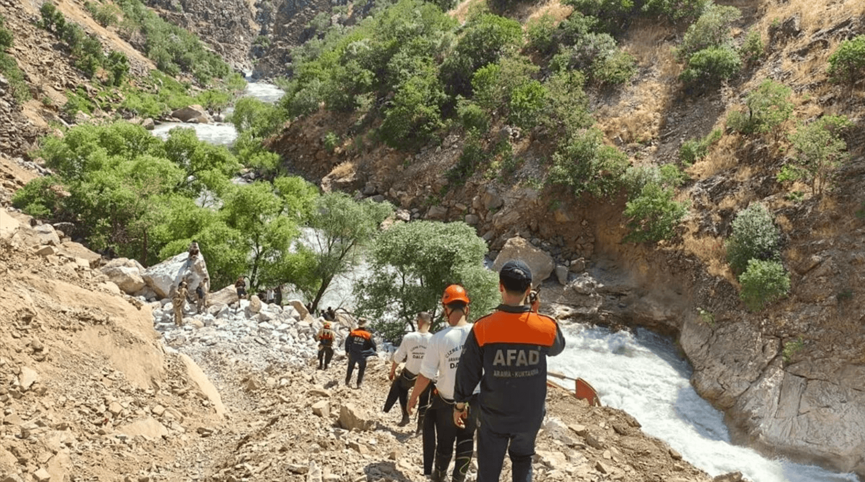 Habur Çayı'na düşen gençten 3 gündür haber alınamıyor