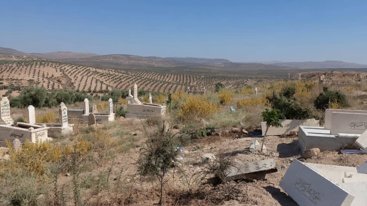 Efrîniyan bêriya goristanên xwe jî kiriye