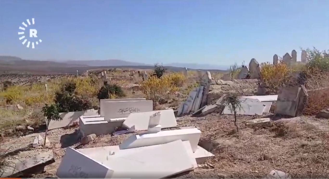 Efrinli sığınmacılar köylerine dönüyor, 8 yıl sonra mezarlar onarılıyor