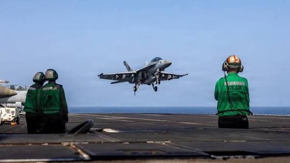 CENTCOM: İran'a yönelik yeni bombardıman dalgasında onlarca askeri hedef vuruldu