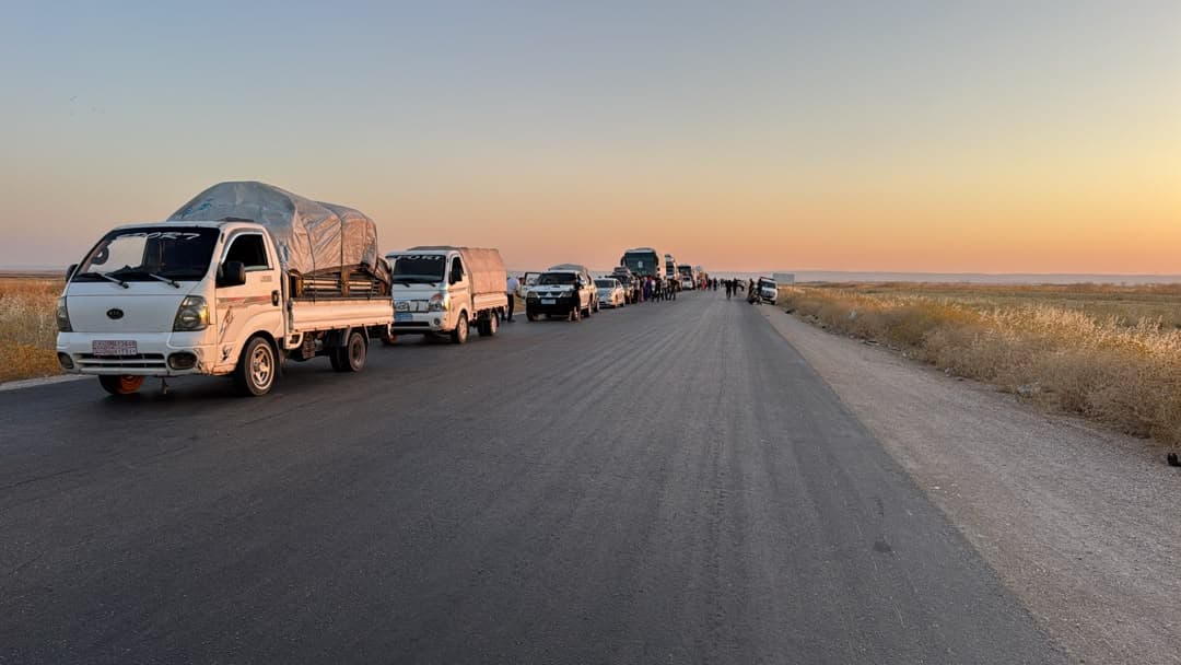 Efrinli göçmen aileleri taşıyan konvoy Haseke'den memleketlerine uğurlandı