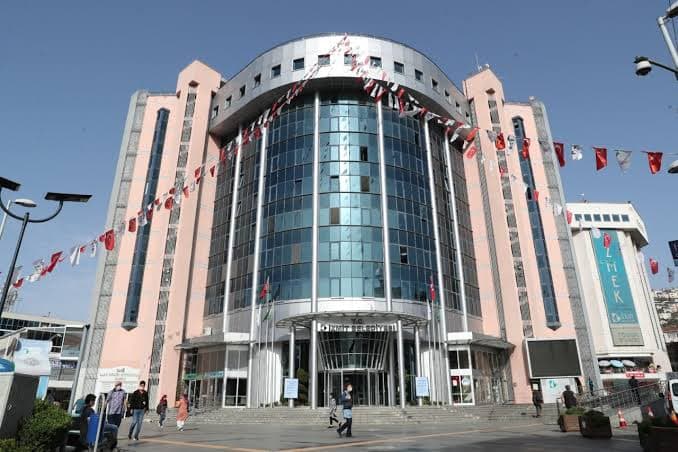 İzmit Belediyesi'ne operasyon: Başkan gözaltına alındı