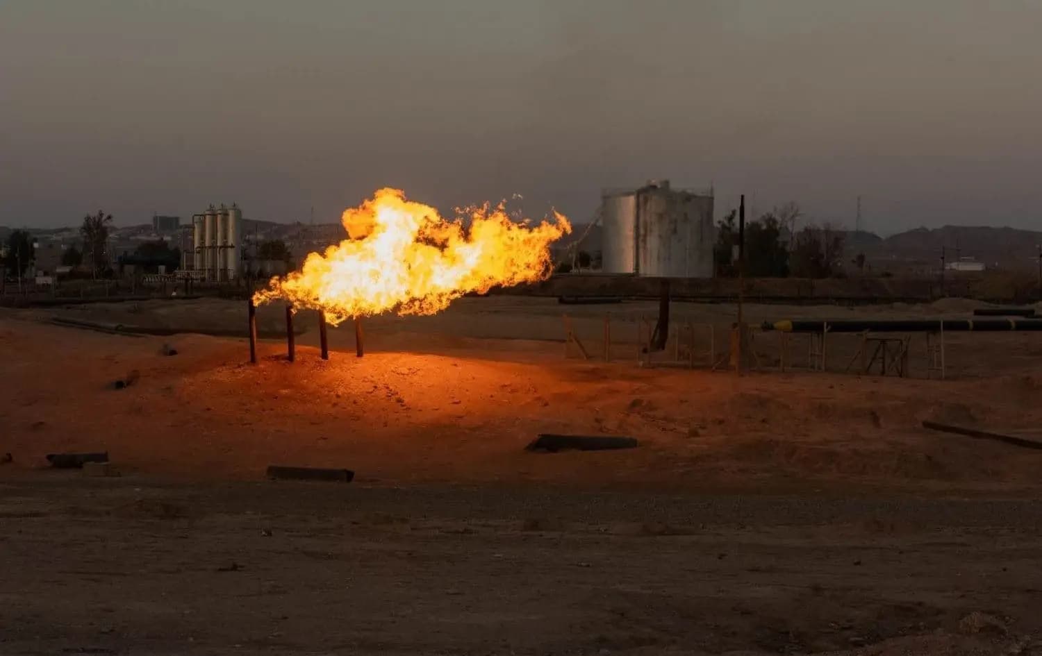 Gerilim tırmandı petrol fiyatları geriledi