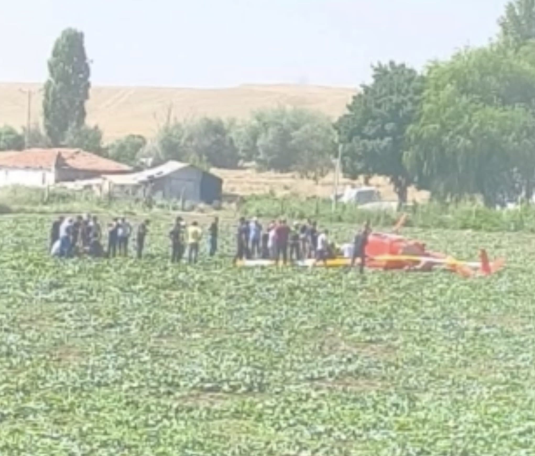 Li Enqereyê helîkopterek ket