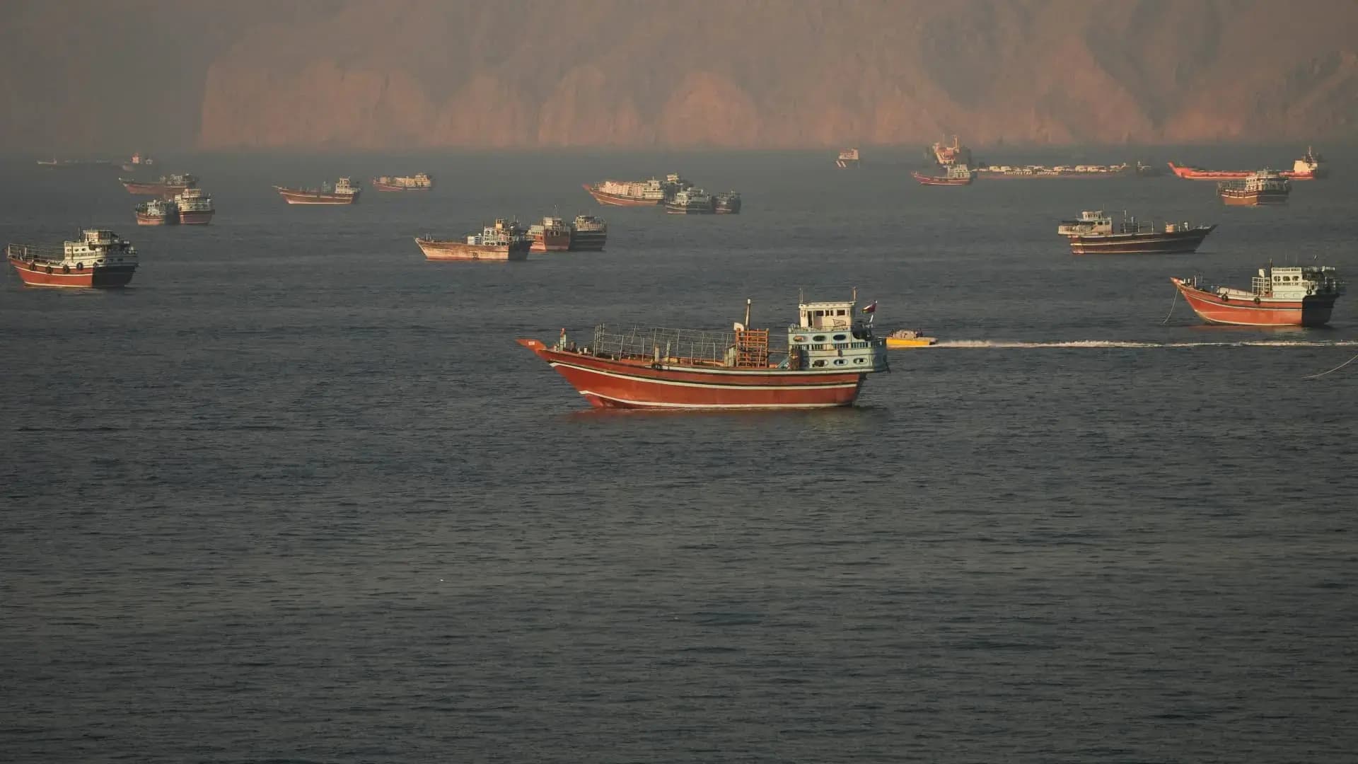 İran: ABD, Hürmüz Boğazı'na giren doğal gaz tankerini iki füzeyle vurdu