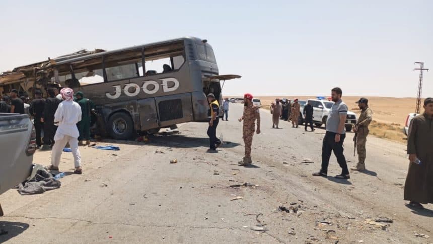 Li ser rêya Şam û Dêrezorê 2 otobus li hev qelibîn: Bi dehan mirî û birîndar hene
