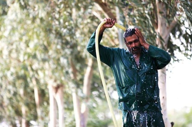 بەهۆی گەرماوە کاتی دەوامی فەرمانگەکانی ئیلام دوو کاژێر کەمکرایەوە