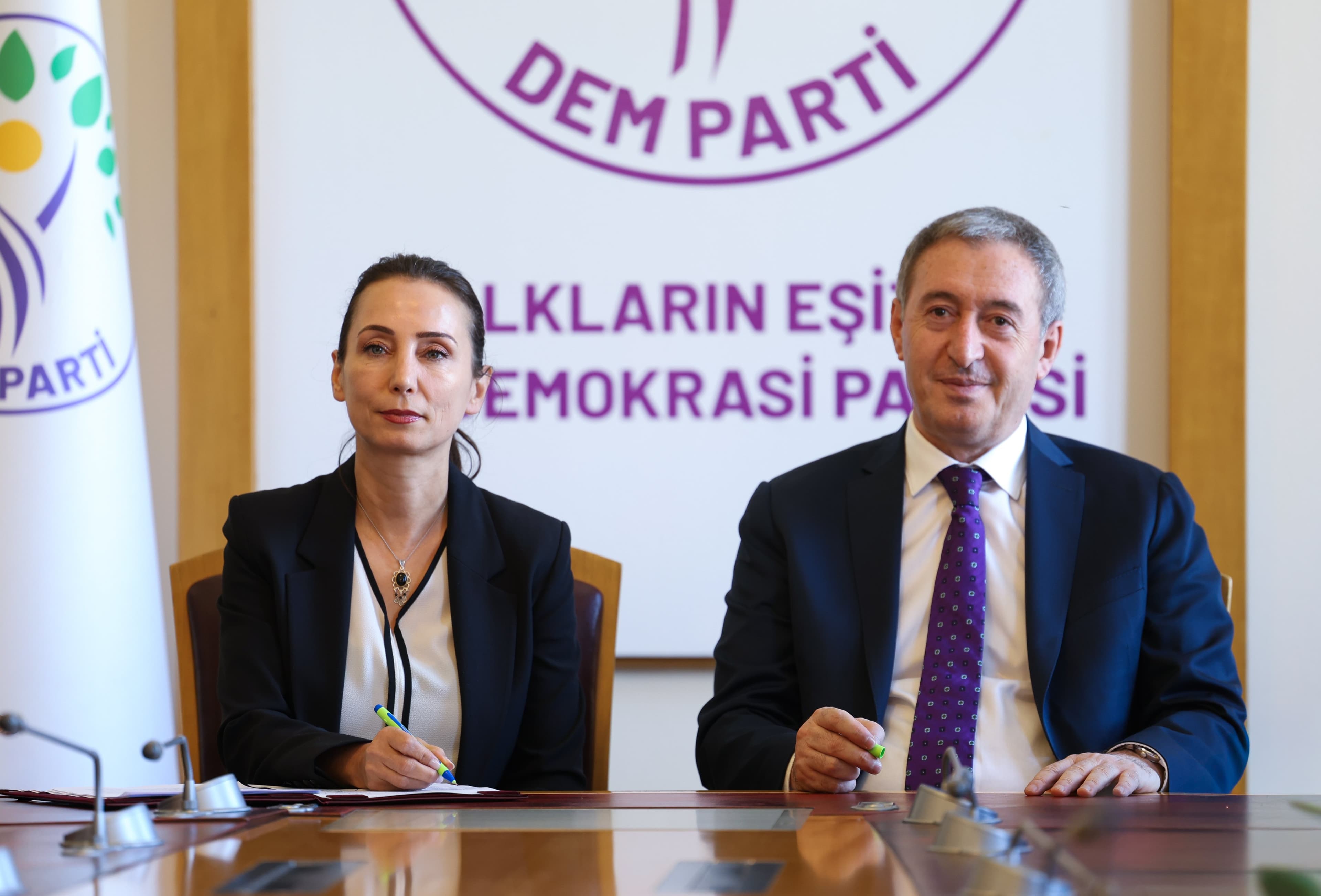 DEM Parti Eş Başkanlarından Meclis’e  'çerçeve yasa' çağrısı: Tarihi sürece herkes katkı sunsun