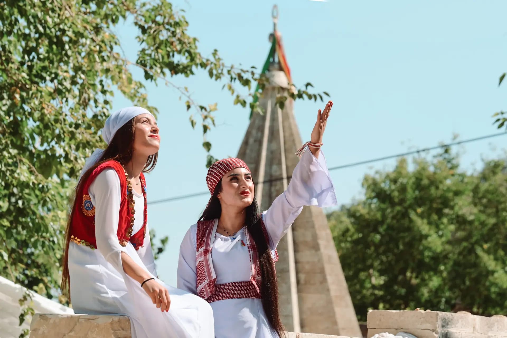 Kurd, Êzidî yan her du jî? Çima nîqaş ne tenê li ser peyvan e?