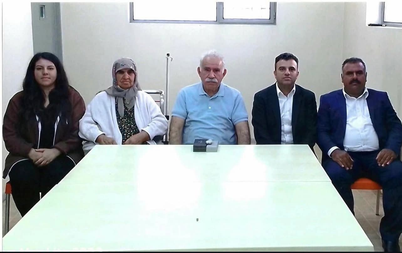 وێنەیەکی عەبدوڵڵا ئۆجەلان و ماڵباتەکەی بڵاوکرایەوە