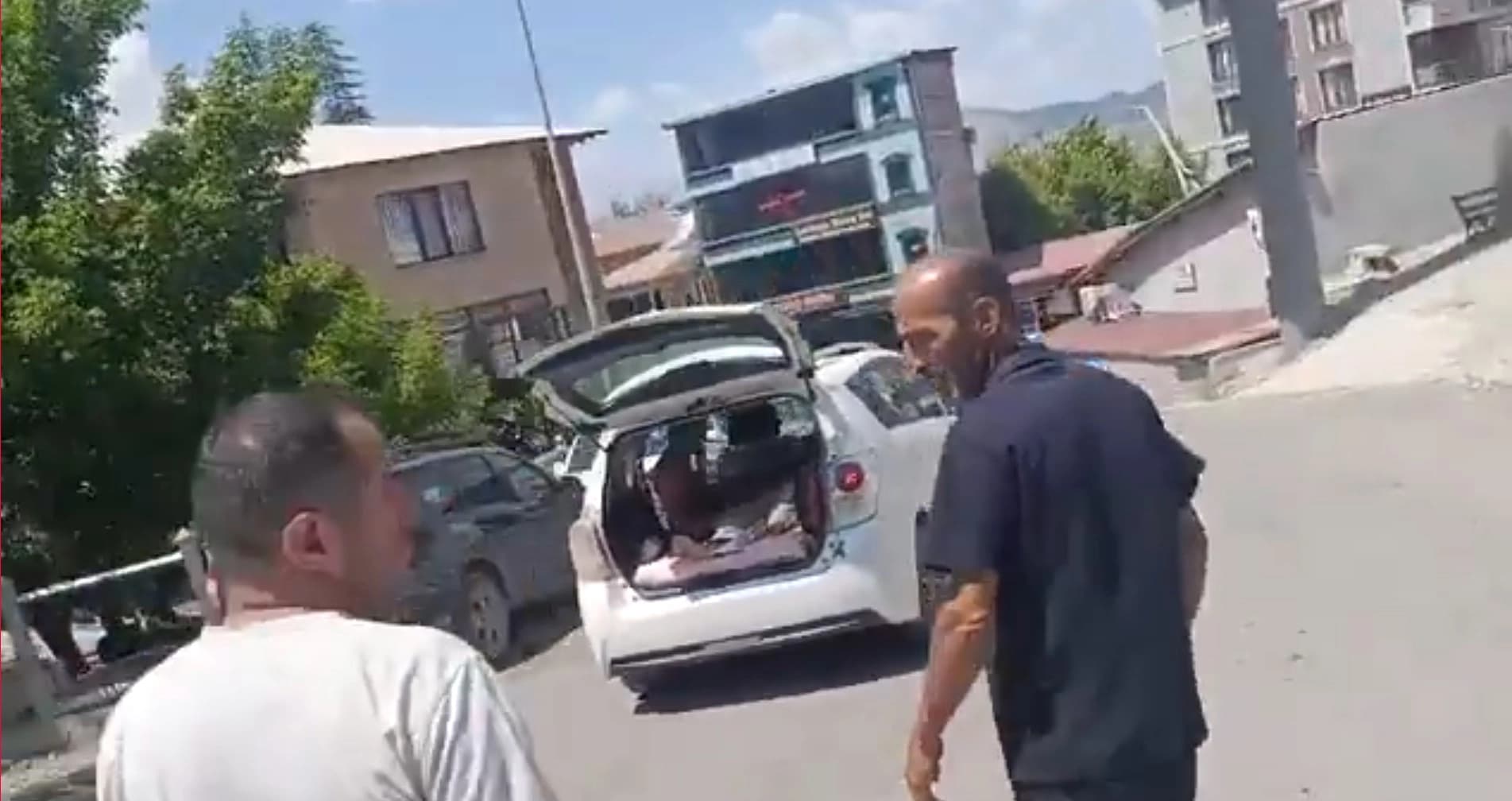 Hakkari’de skandalı: Cihaz bozuk, ambulans yok, bagajı açık araçta götürüldü!