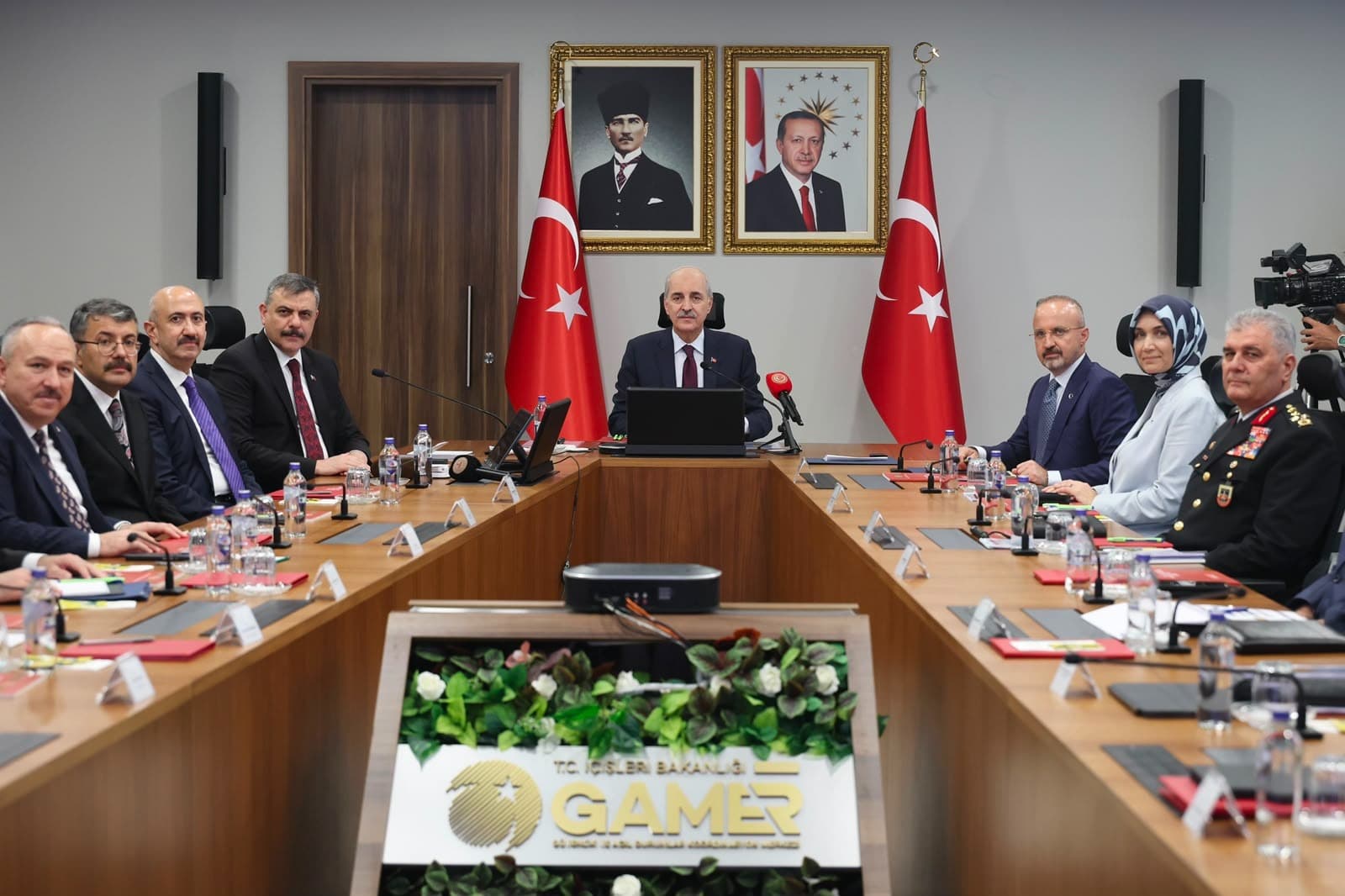 81 valiyle birlikte, Kurtulmuş ve Çiftçi'nin katıldığı güvenlik toplantısı yapılıyor