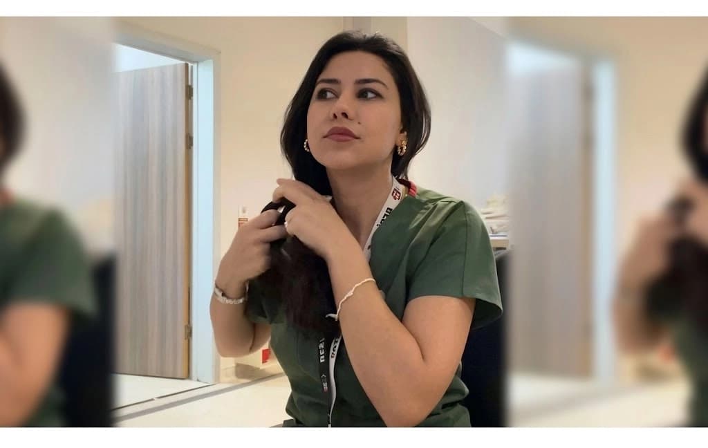 ئەو پەرستارەی بۆ پاڵپشتی رۆژئاڤا کەزی هۆنییەوە، لە کارەکەی دوورخرایەوە
