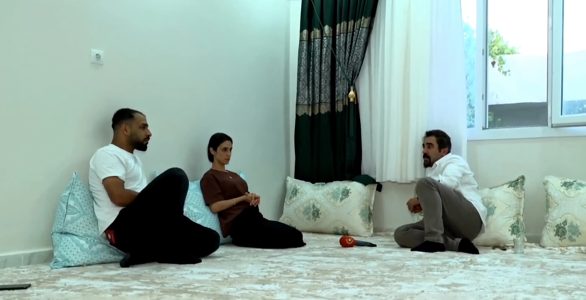 Almanyayê dê û bavekî Kurd dersînor kirin: 3 zarokên wan ji wan standin