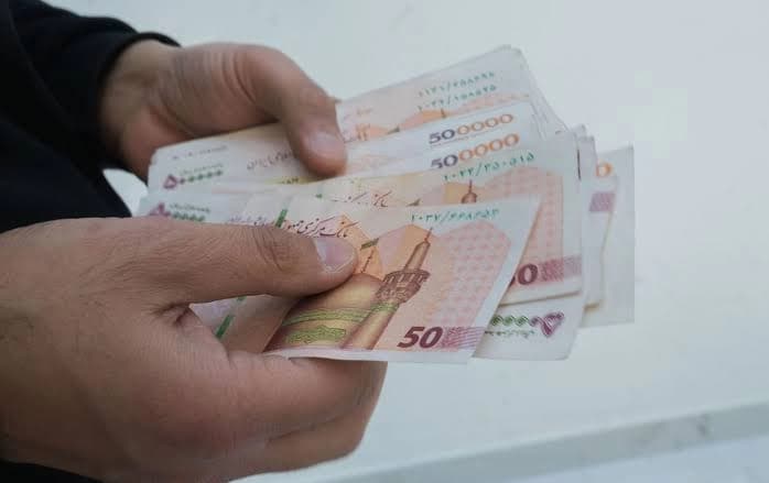 یەک دۆلار بەرامبەر بە 194 هەزار و 500 تمەن مامەڵەی پێوەدەکرێت