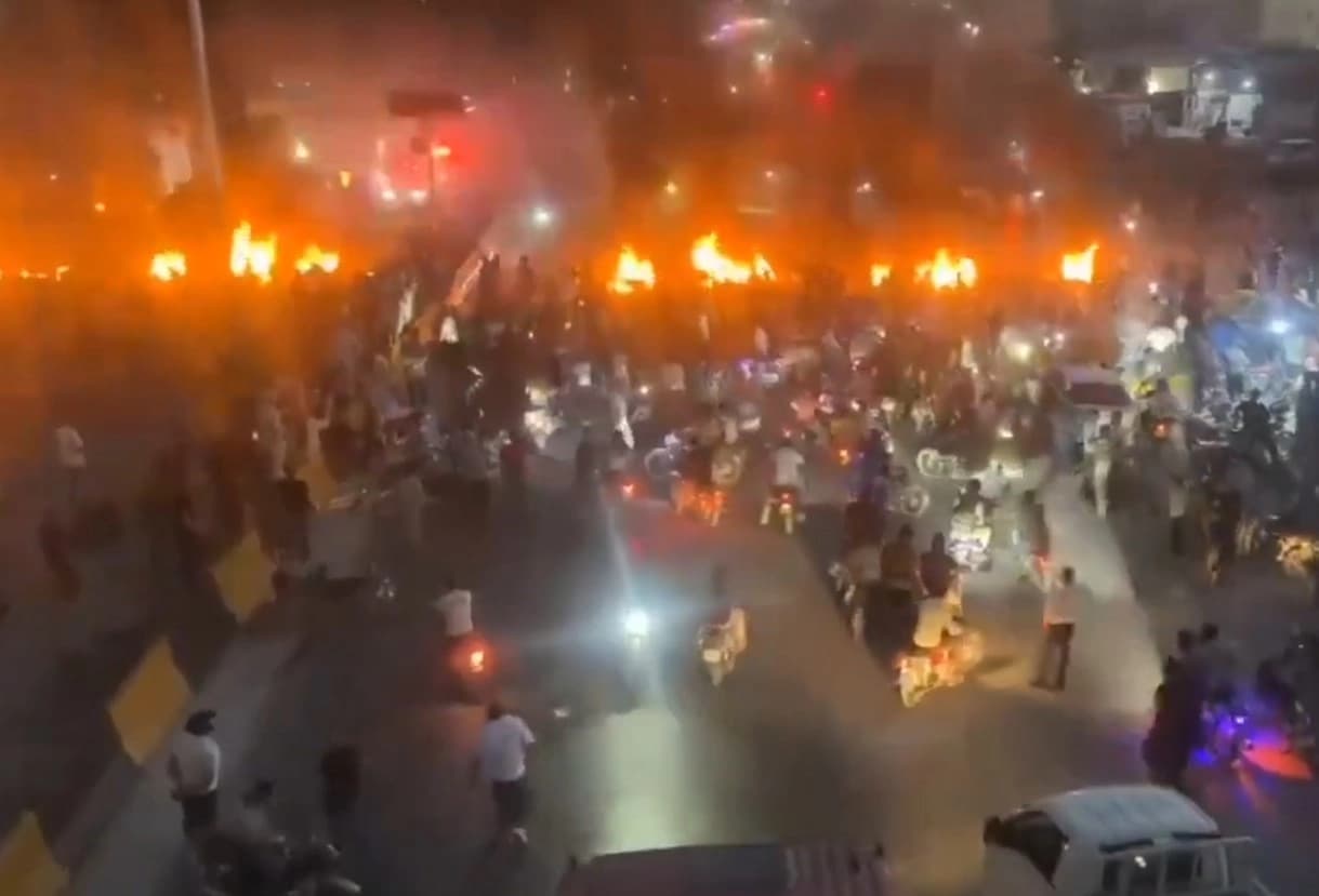 Suriye’de akaryakıt zamlarına karşı protestolar 8 kente yayıldı