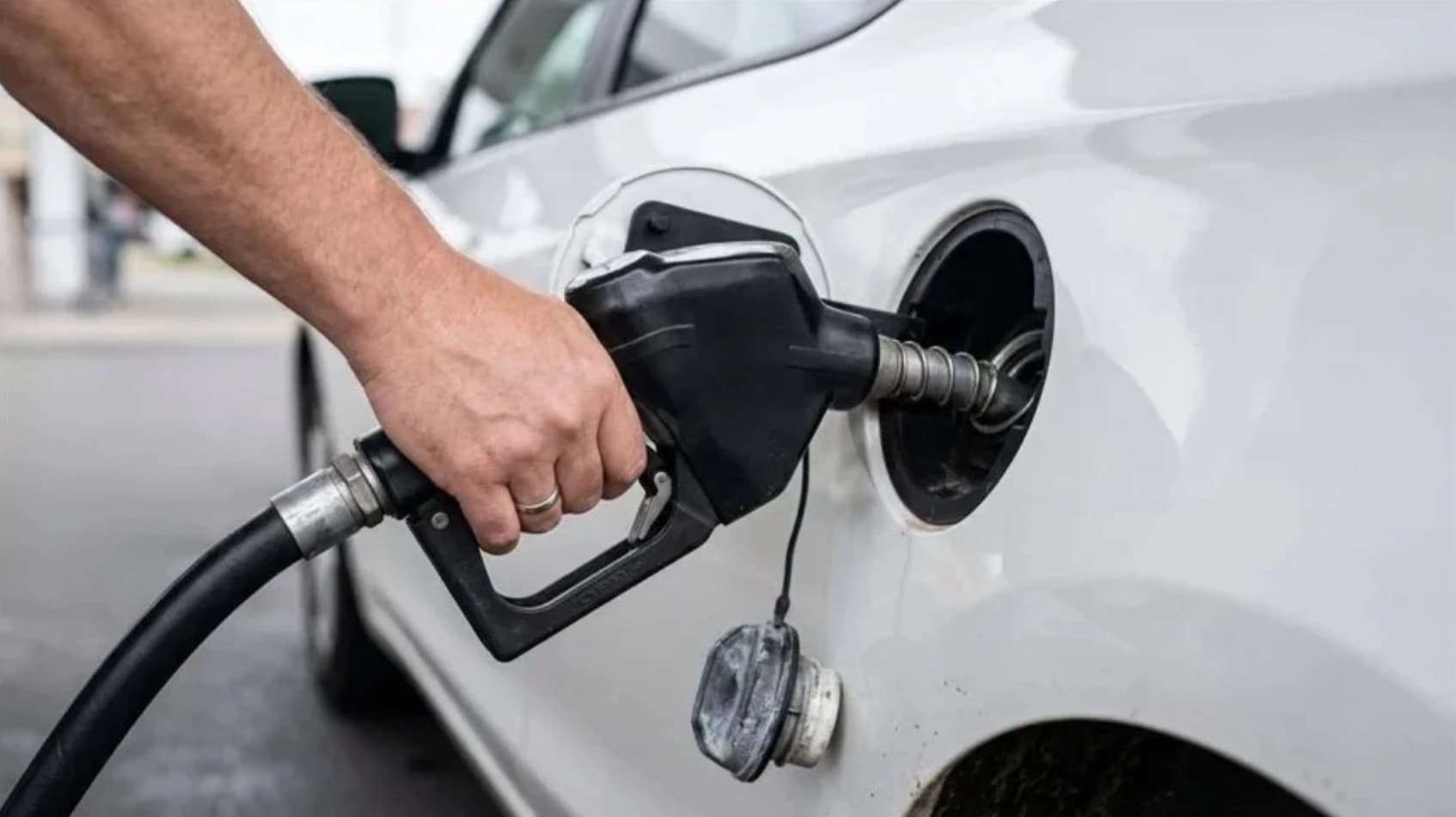 100 lira aşan motorine 4 lira 9 kuruş indirim geliyor