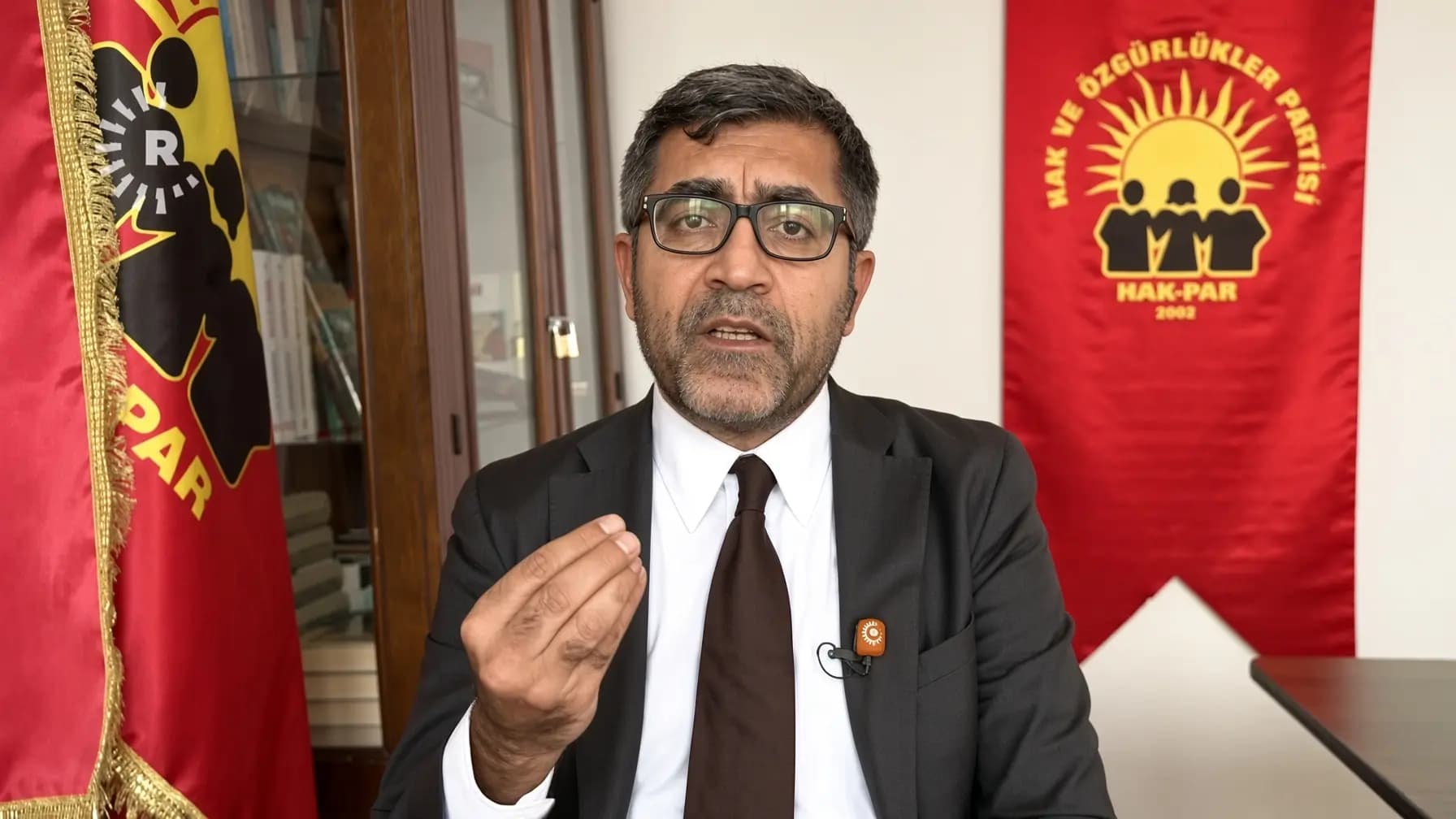 Duzgun Kaplan li ser îstifayên ji HAK-PARê daxuyanî da