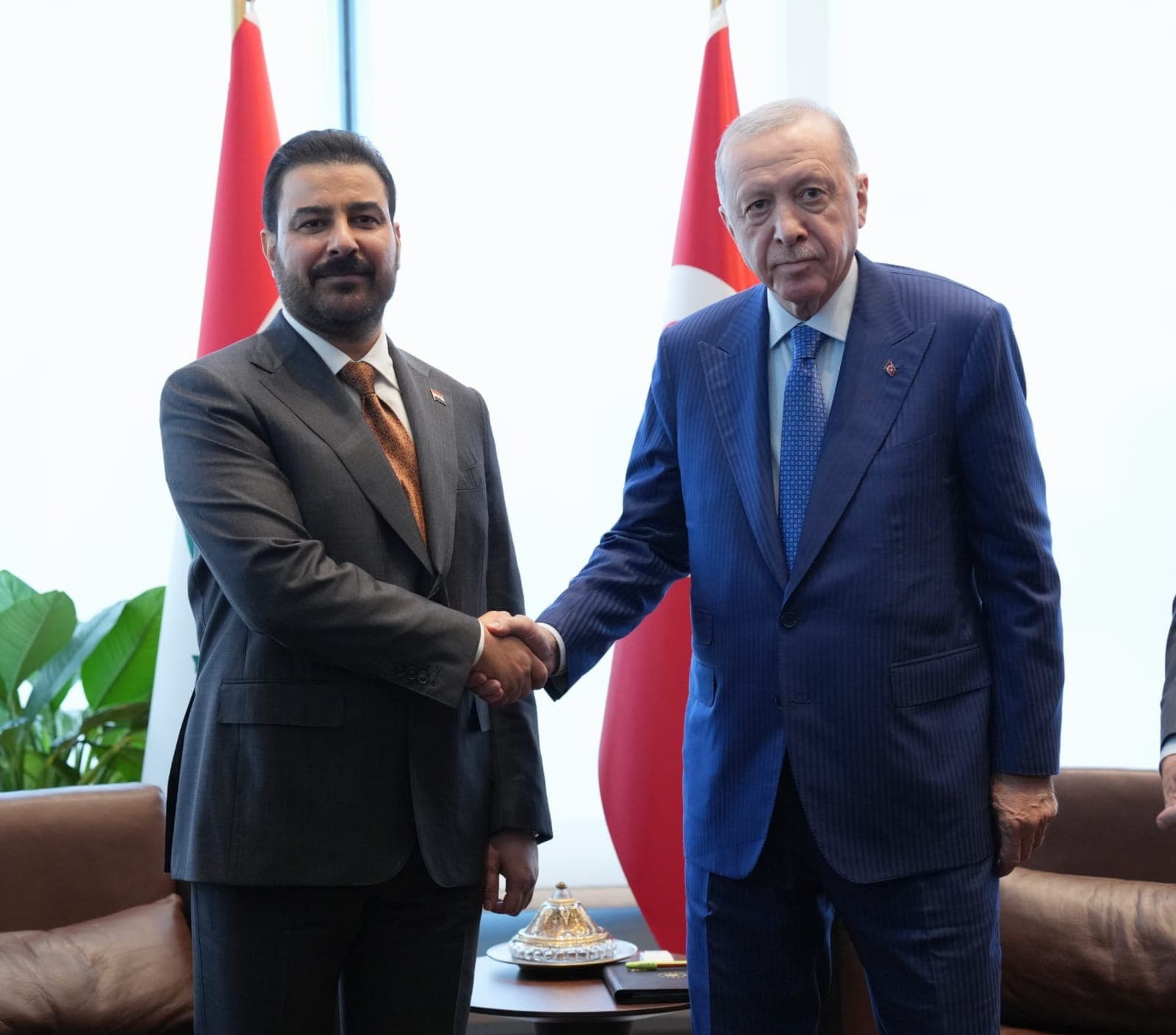Iraqi PM Ali al-Zaidi (left) and Turkish leader Recep Tayyip Erdogan (right). Photo: Iraqi PMO