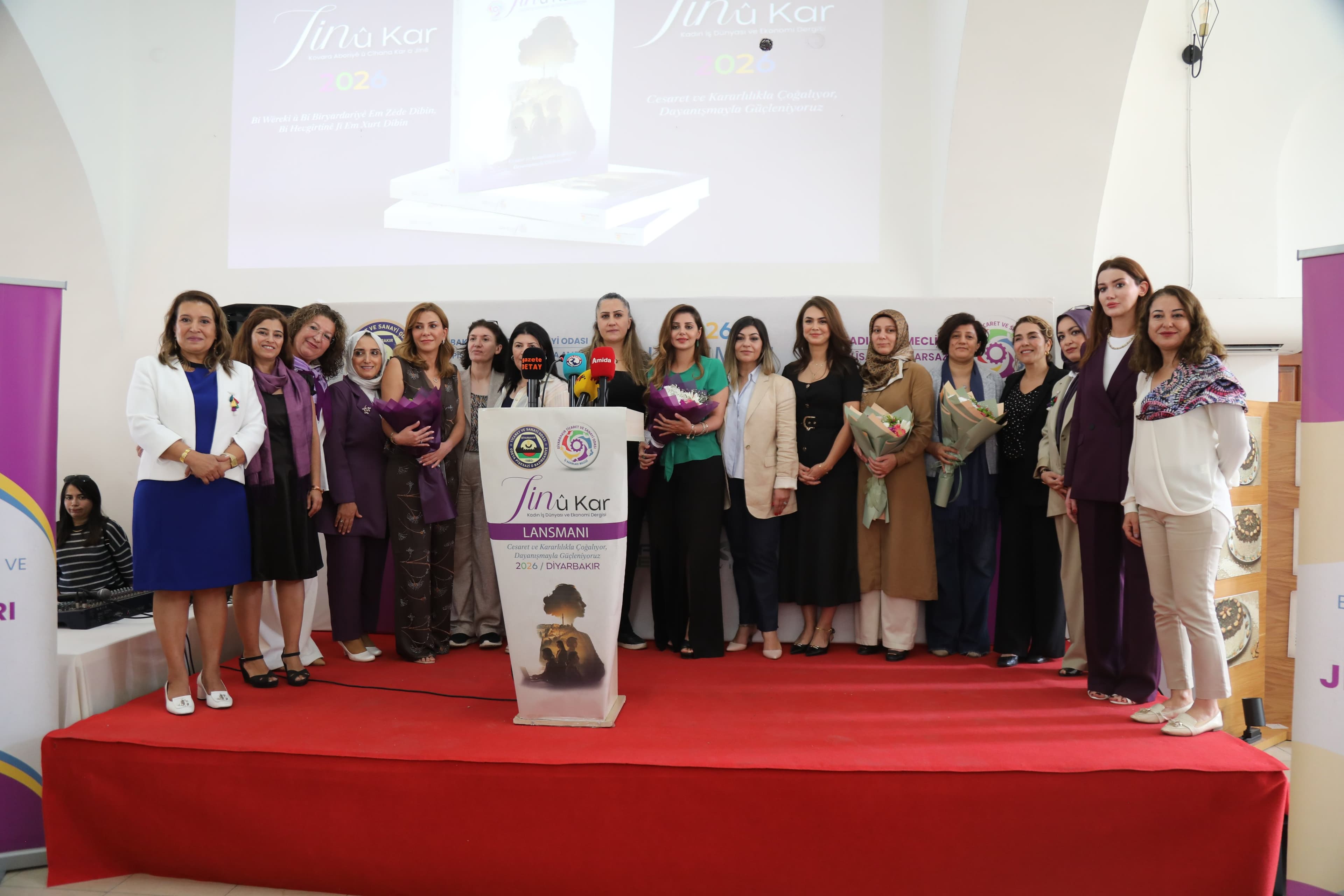Dengê jinên karsaz: Hejmara yekem a 'Jin û Kar' bi bernameyeke taybet hat danasîn