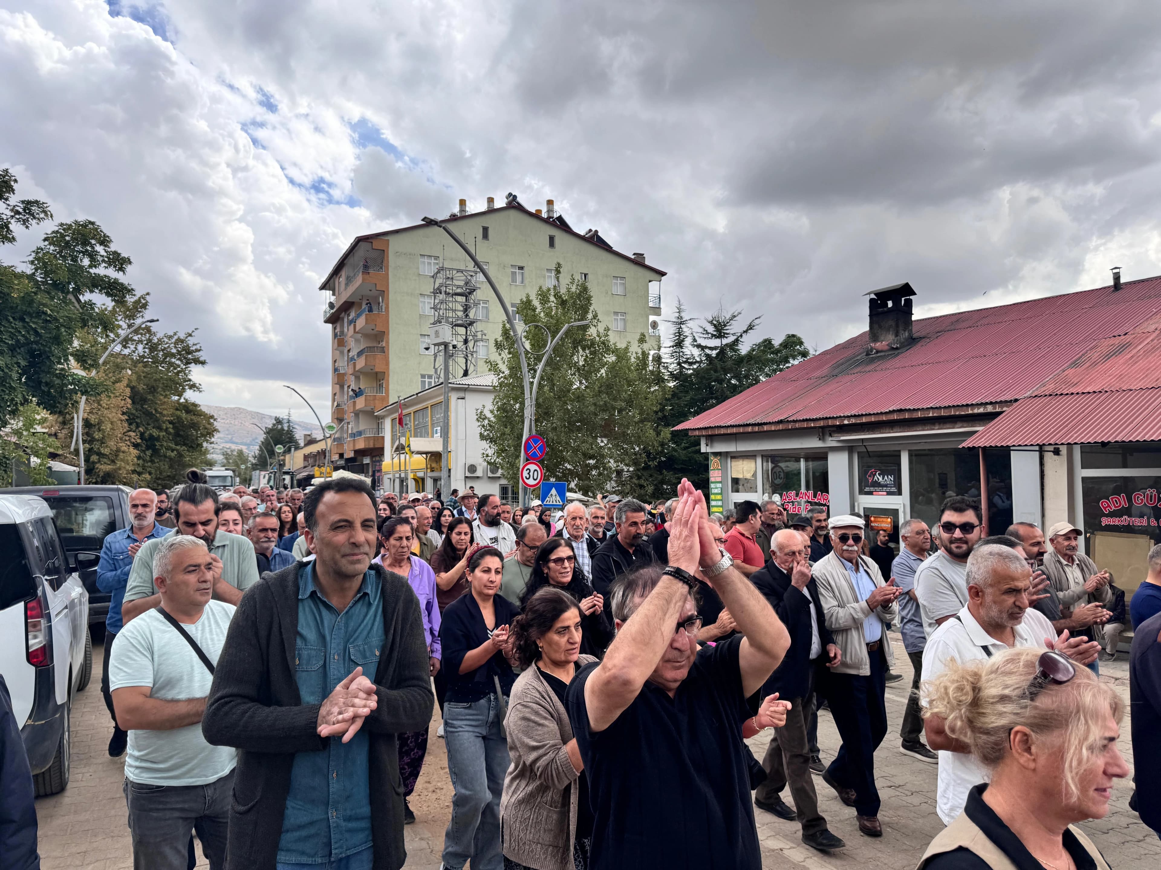 DERSİM - Hozat'ta uyuşturucu kullanımı ve şiddet protesto edildi