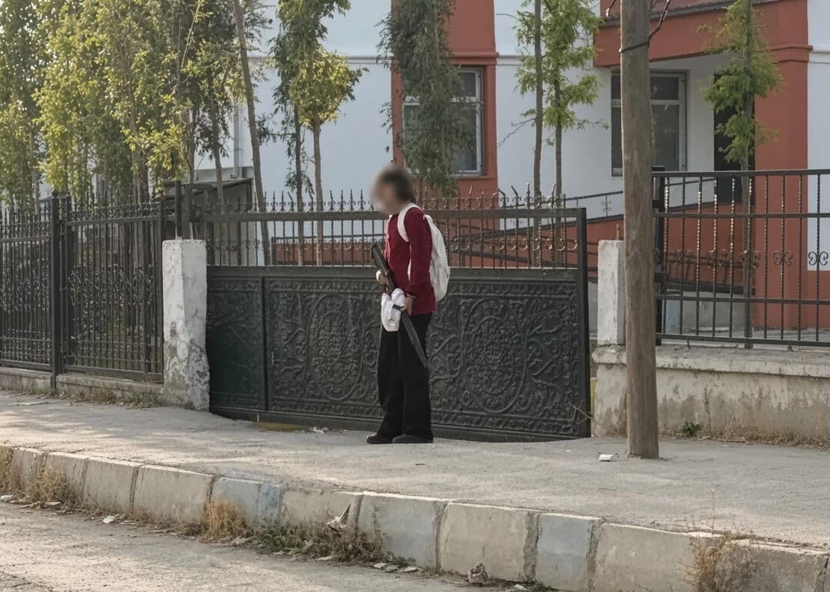 WAN - Xwendekarek bi çifteyê çû dibistanê