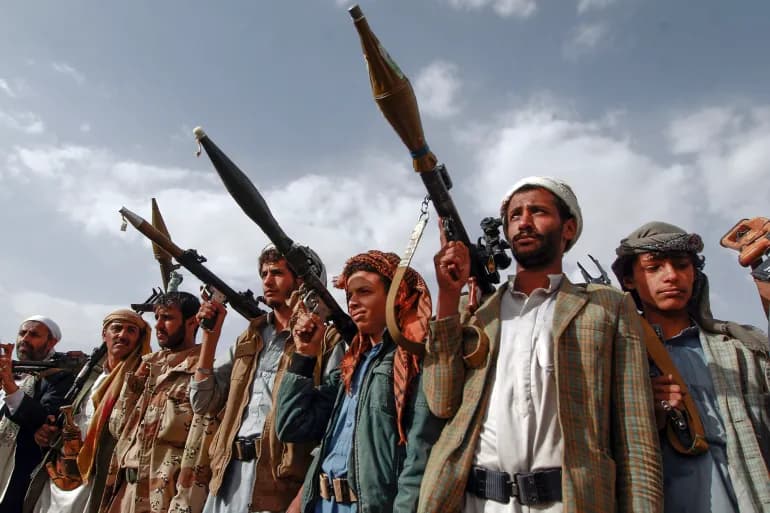Yemen’de Husilerle şiddetli çatışmalar: Bir tümgeneral öldürüldü!