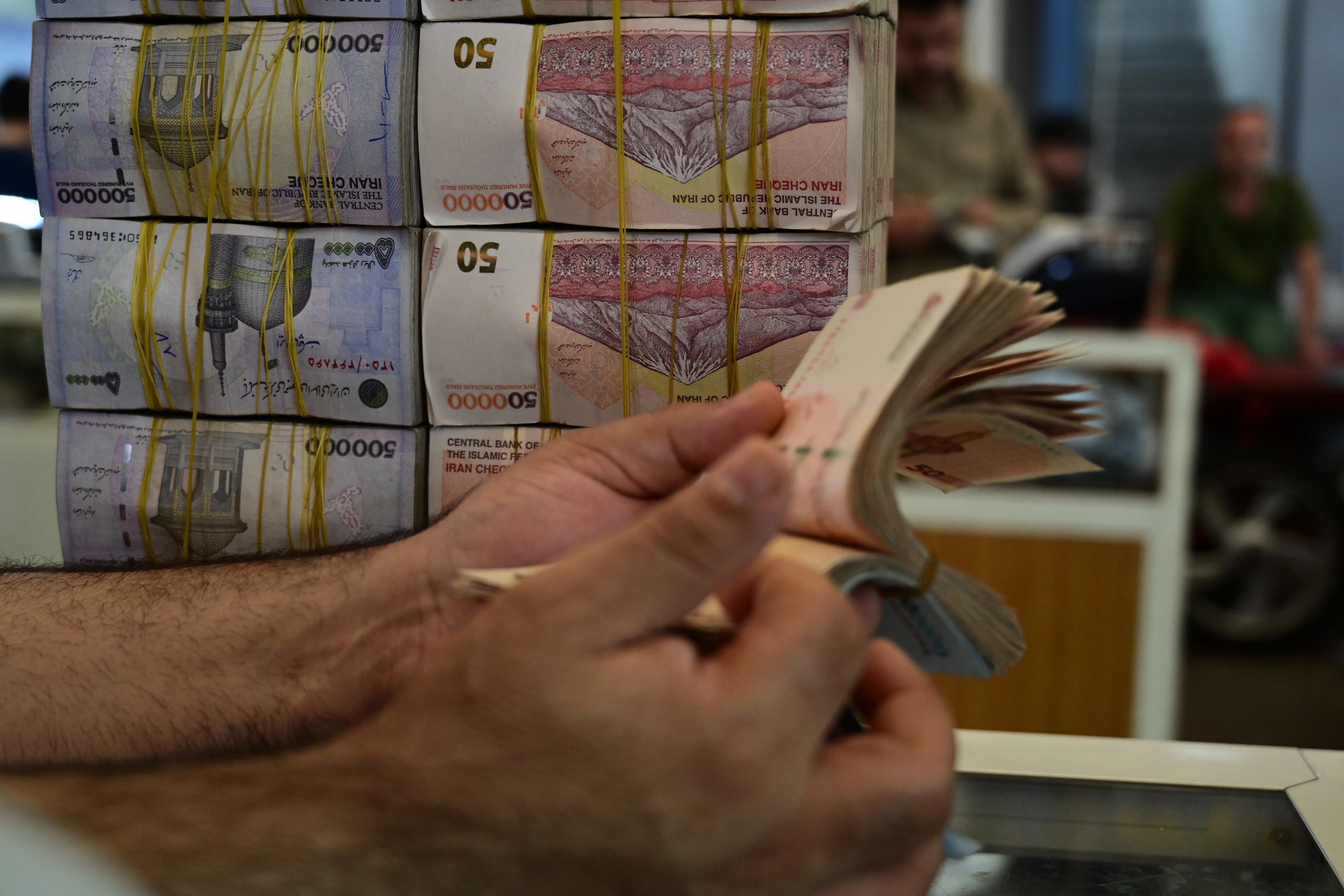 بەرزبوونەوەیەکی پێوانەییە؛ دۆلار ئاستی 270 هەزار تمەنی تۆمارکرد