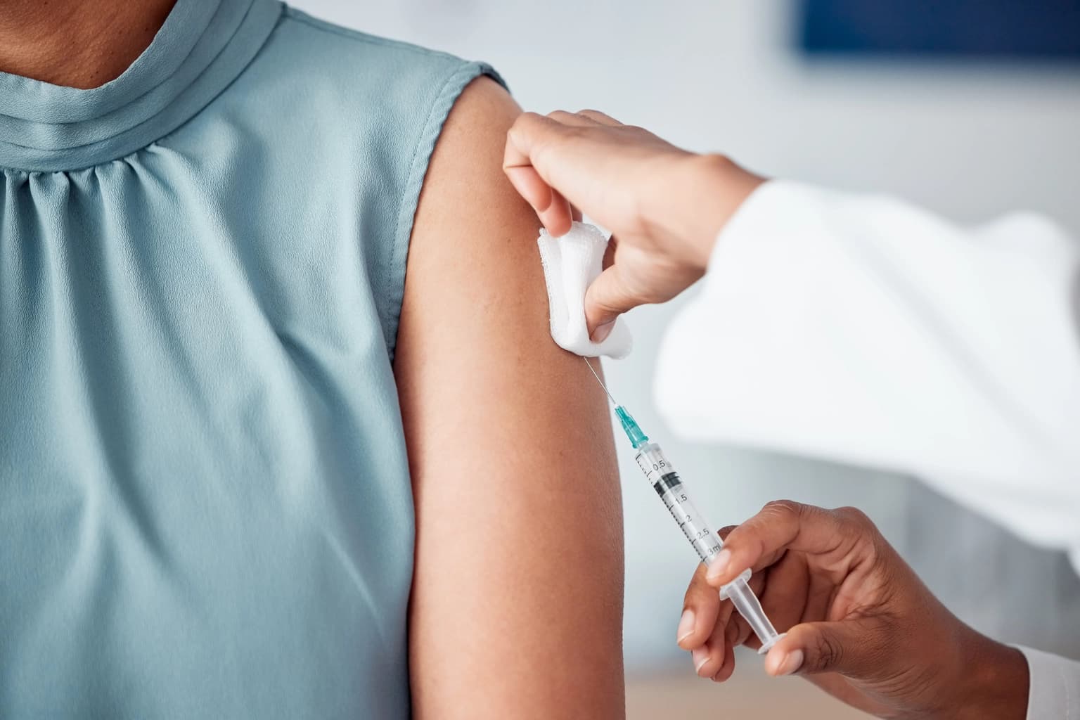 CDC: راستەوخۆ دوای وەرگرتنی ڤاکسین، ئازارشکێن وەرنەگیرێت