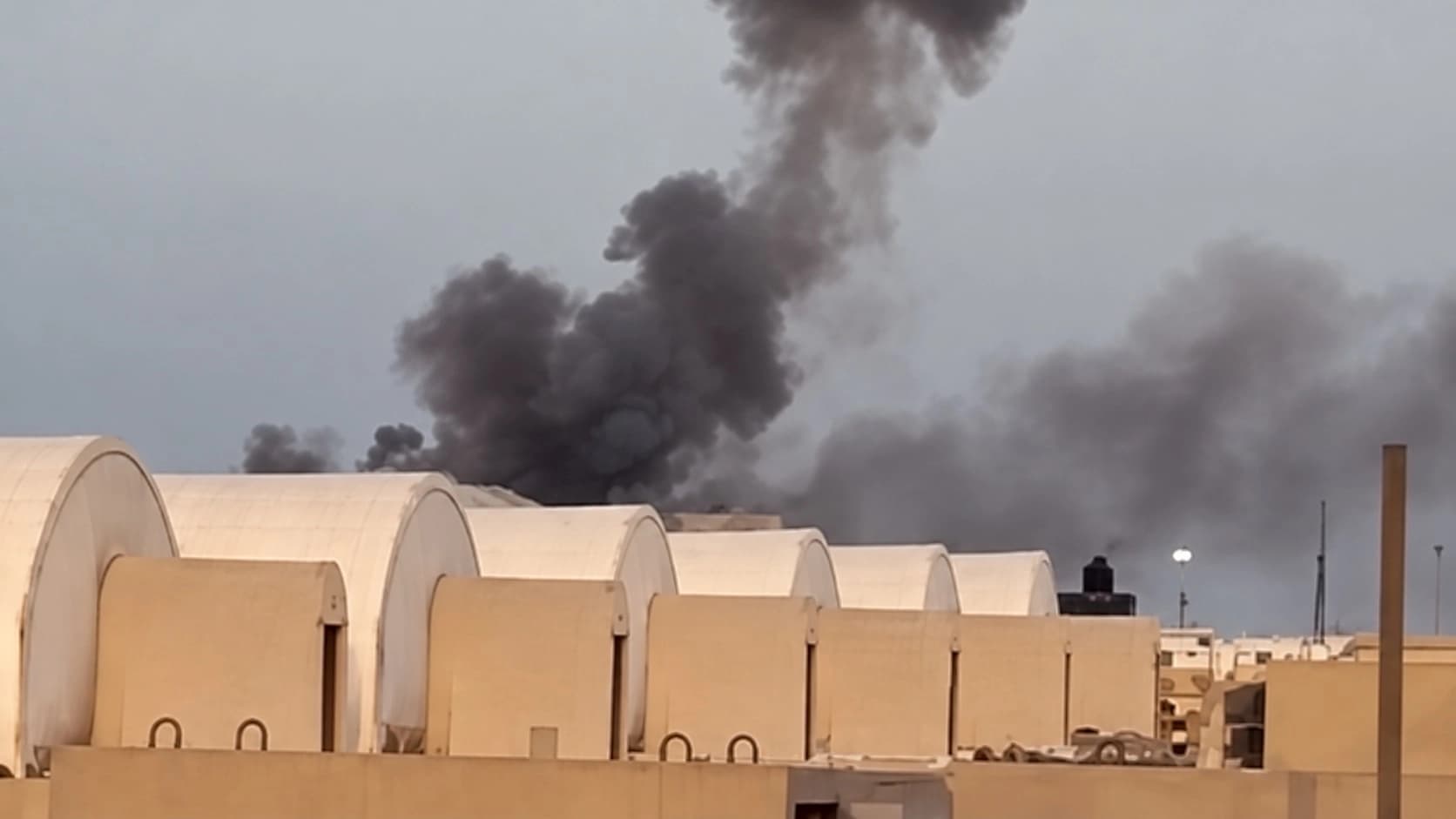 راپۆرتێک: هێرشەکانی ئێران سەربازانی ئەمریکایان ناچارکرد بنکەیەکی گەورە لە کوێت چۆڵ بکەن