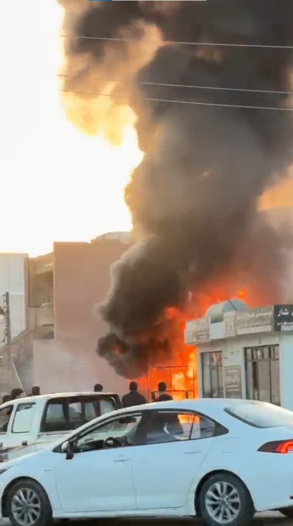 بەرگریی شارستانیی سلێمانی: ئاگر لە شوێنێکی فرۆشتنی بەنزین لەسەر شەقامێک کەوتەوە