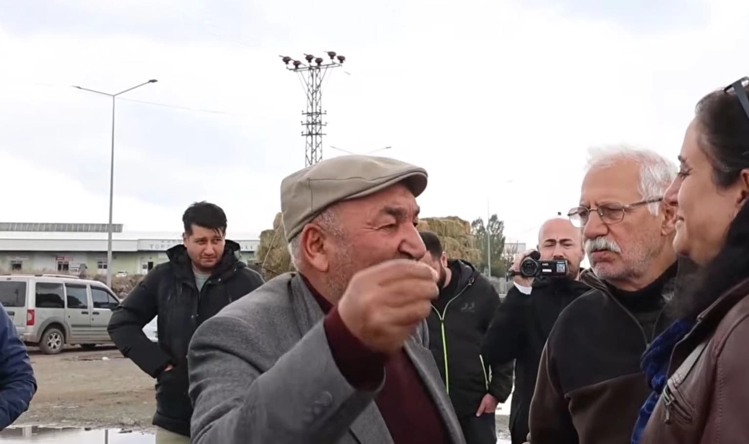 DEM Parti, Kars’ta hayvan pazarının kapalı kalması nedeniyle besicilere destek istedi