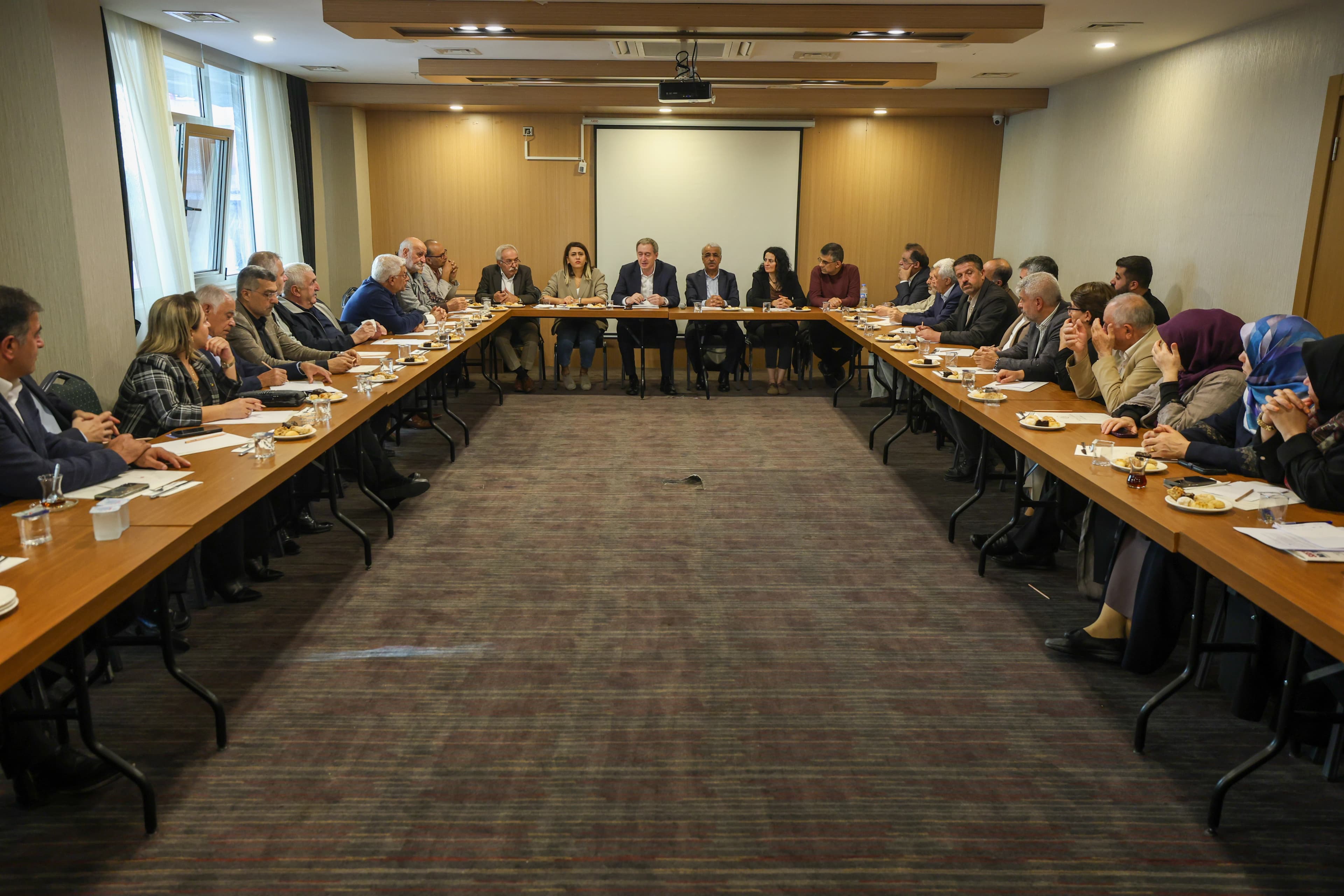 Bakırhan Kürt parti ve kurumları ile toplandı: Kürtlerin taleplerini ortaklaştırabiliriz