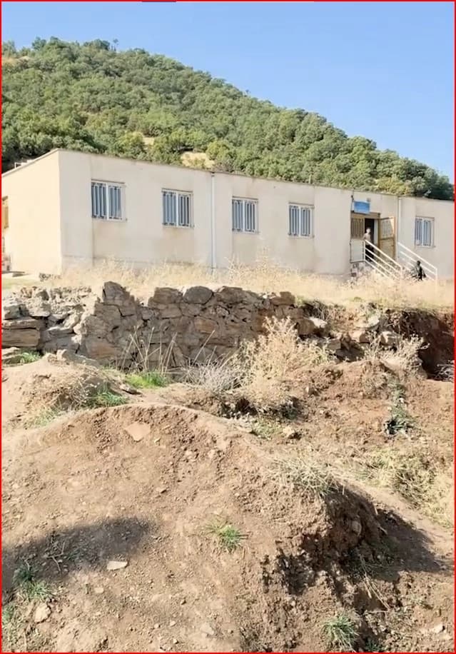 Şêniyên gundekî Merîwanê: Dibistana me kevn e