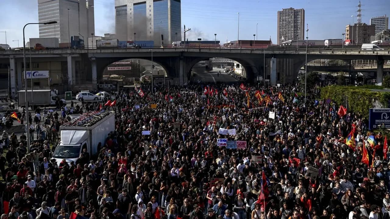 İtalya'da genel grev: Roma, Milano ve Torino'da binlerce kişi meydanlarda!