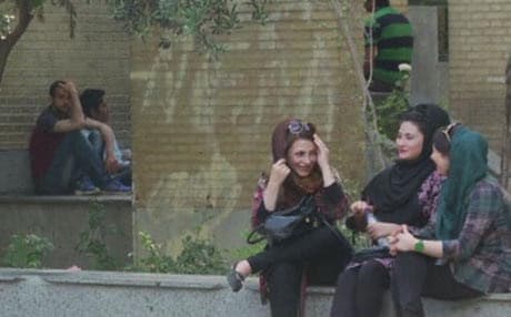 دوو رەگەزەکان لە ئێران لەسەر دوو رێیاندا ماونەتەوە