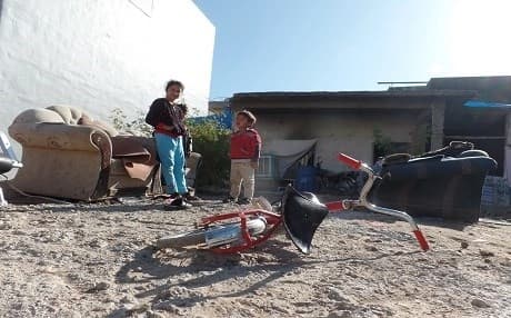 In Kurdistan, many refugees survive on the kindness of neighbors 