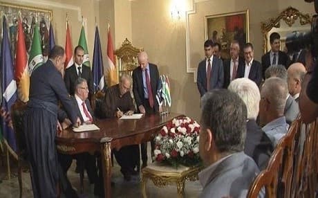 Gorran and PUK leaders at the signing of their alliance deal in Sulaimani, May 2016. Rudaw photo