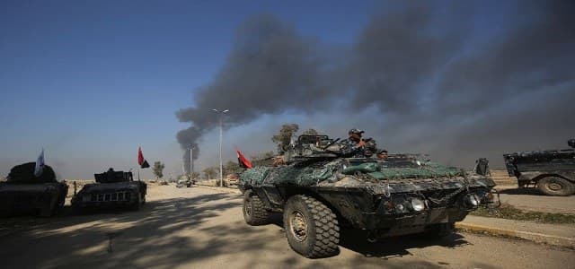 Iraqi forces advance towards the southern Mosul neighborhood of Jawasaq on Friday. Photo: AFP
