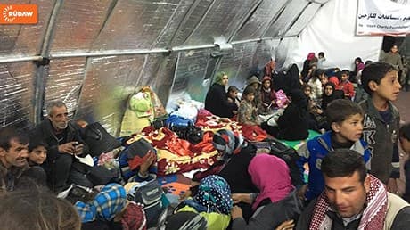 Displaced persons arrive at the Chamakor Camp on the Khazir Front. Photo: Rudaw
