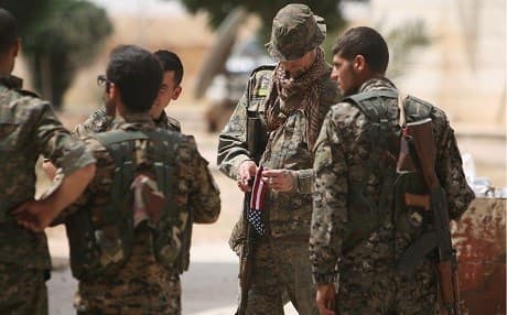 YPG savaşçıları 
