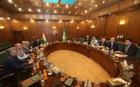 A Patriotic Union of Kurdistan (PUK delegation (L) in a meeting with leaders of the Change Movement (Gorran) at PUK headquarters in Sulaimani on April 22, 2017. Photo: Rudaw 