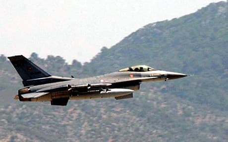A Turkish warplane flies over a mountainous area. Photo: AP