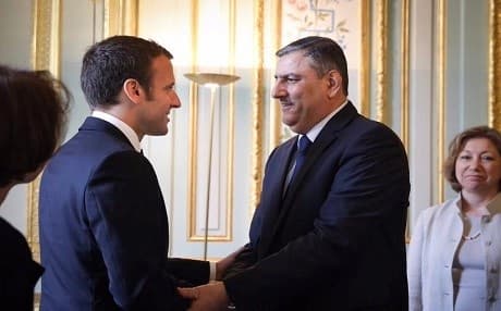 New French President Emmanuel Macron greets Riad Hijab, the leader of the Syrian opposition's High Negotiation's Committee in Elysee Palace, Paris, France, on Tuesday. Photo: HNC