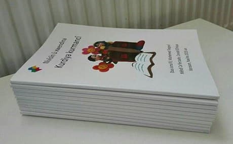 Nivisin u xwendina: Kurdiya kurmanci, translates to Reading and writing: Kurdish Kurmanji. Photo: Rudaw TV