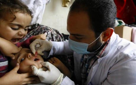 A Syrian child receives a vaccination against polio. Photo :AP 
