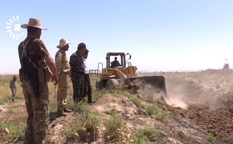 Peshmerga fortifying their positions south of Kirkuk this summer. File photo: Rudaw